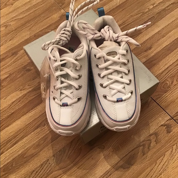 NWT Skechers Girls Premium Sneakers Size 1
